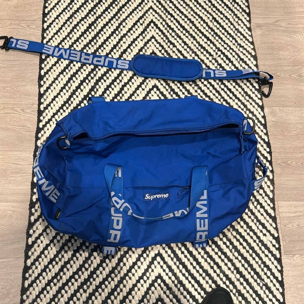 Supreme bag one of my favorite but it time to go Christmas is coming